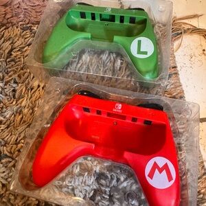 Nintendo Joy-Con Grip Set - Red and Green